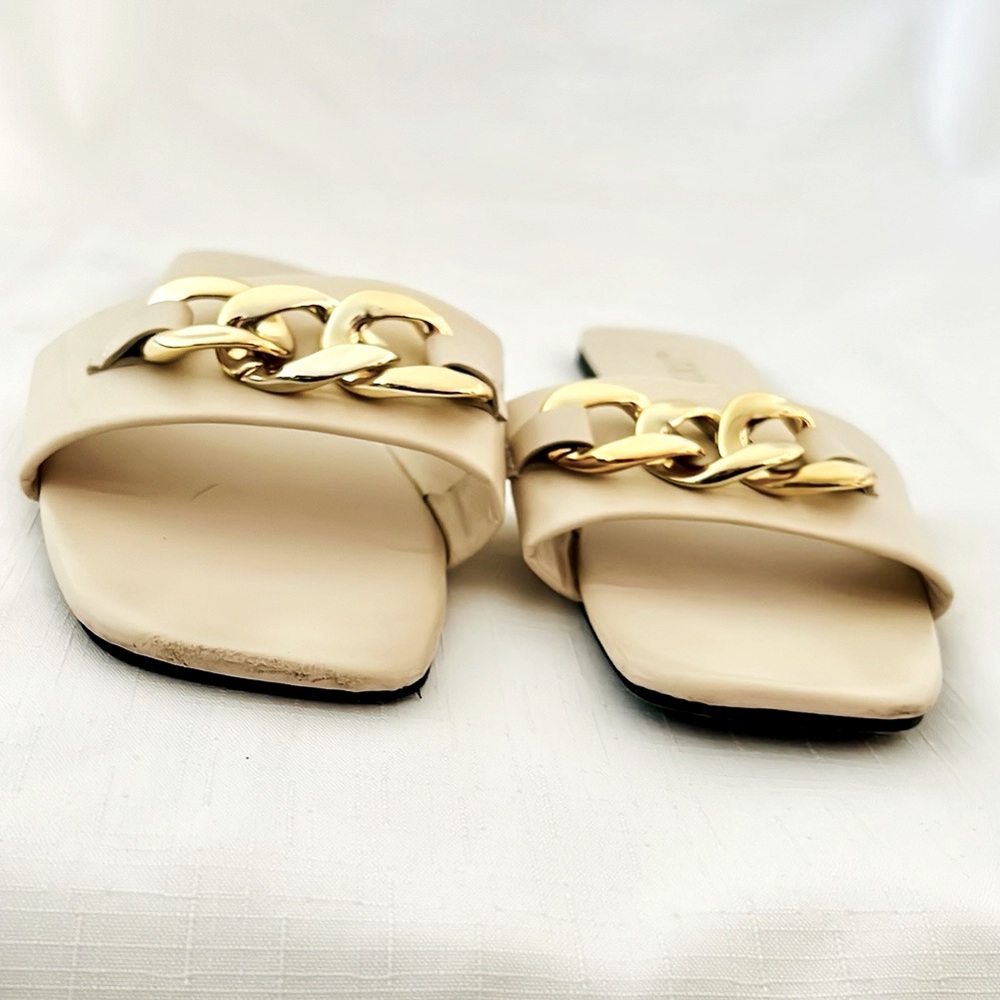 JXXY~Cream Slides with Gold Chain - Picture 2 of 8